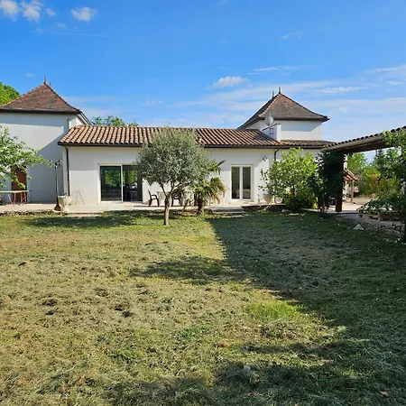 Casa de Férias La Bâtisse A Deux Tours
