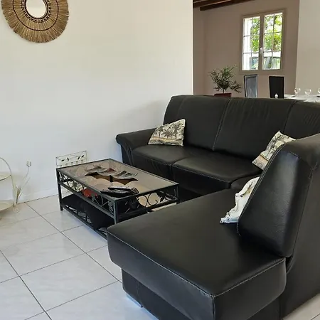 La Batisse A Deux Tours Casa vacanze *
