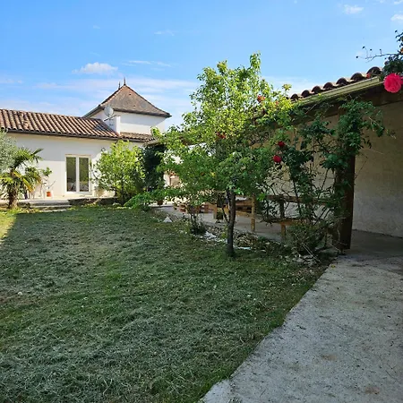 La Bâtisse A Deux Tours Casa de Férias Lalbenque